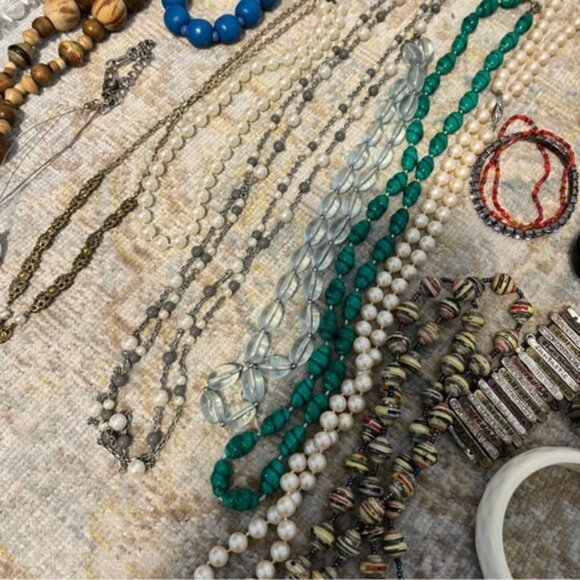 Lot of Casual Jewelry Necklaces, Watches, Bracelets, Partywear - Picture 3 of 7